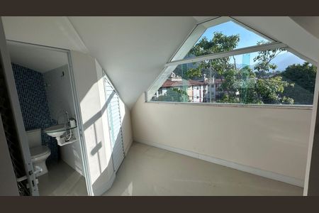 Casa de condomínio à venda com 350m², 3 quartos e 2 vagasSótão