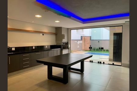 Casa à venda com 238m², 3 quartos e 4 vagas