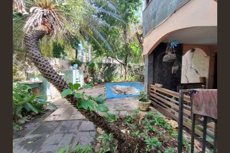 Casa de condomínio à venda com 338m², 6 quartos e 3 vagas