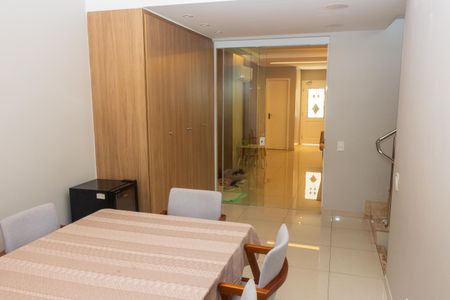 Casa de condomínio à venda com 258m², 4 quartos e 4 vagasSala de Jantar