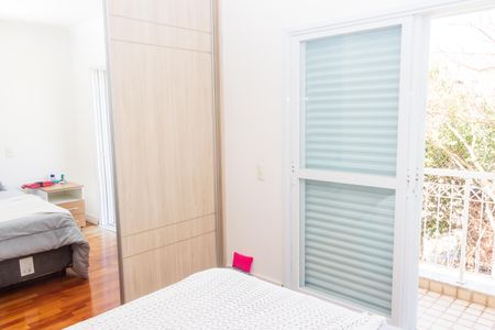 Casa de condomínio à venda com 258m², 4 quartos e 4 vagasSuíte