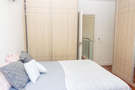 Suíte de casa de condomínio à venda com 4 quartos, 258m² em Jardim Prudência, São Paulo