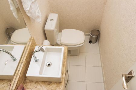 Casa de condomínio à venda com 258m², 4 quartos e 4 vagasLavabo