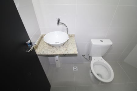 Banheiro de apartamento à venda com 1 quarto, 30m² em Parada Inglesa, São Paulo