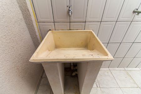 Casa para alugar com 37m², 1 quarto e 1 vagaÁrea de Serviço