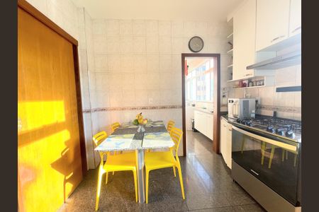 Apartamento à venda com 140m², 3 quartos e 2 vagasCozinha