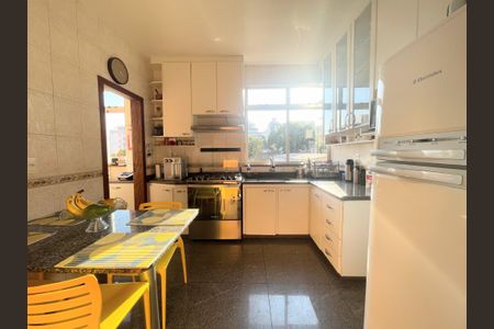 Apartamento à venda com 140m², 3 quartos e 2 vagasCozinha