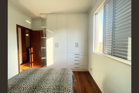Apartamento à venda com 140m², 3 quartos e 2 vagasQuarto 2