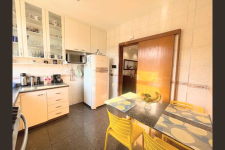 Apartamento à venda com 140m², 3 quartos e 2 vagasCozinha