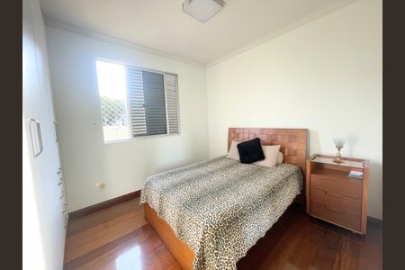 Apartamento à venda com 140m², 3 quartos e 2 vagasQuarto 2
