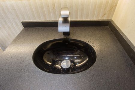 Banheiro de kitnet/studio à venda com 1 quarto, 24m² em Vila Cordeiro, São Paulo