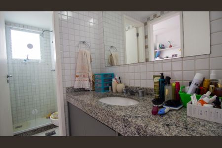Apartamento à venda com 100m², 3 quartos e 2 vagasBanheiro da Suíte 2 e 3