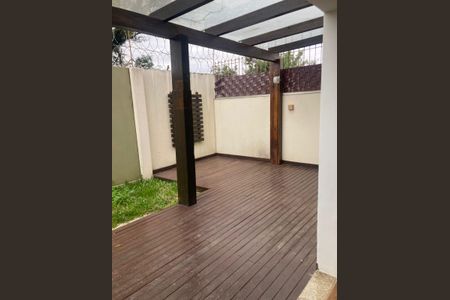 Casa de condomínio à venda com 200m², 3 quartos e 2 vagas