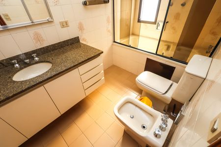 Apartamento à venda com 220m², 3 quartos e 3 vagasBanheiro da Suíte 2