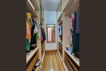 Apartamento à venda com 169m², 4 quartos e 3 vagasCloset da suíte 1