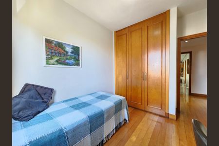 Apartamento à venda com 169m², 4 quartos e 3 vagasQuarto 2