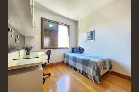 Apartamento à venda com 169m², 4 quartos e 3 vagasQuarto 2