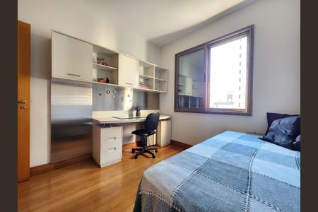 Apartamento à venda com 169m², 4 quartos e 3 vagasQuarto 2