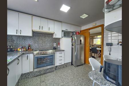 Apartamento à venda com 169m², 4 quartos e 3 vagasCozinha