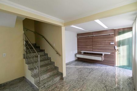 Sala de casa à venda com 3 quartos, 105m² em Santa Terezinha, Belo Horizonte