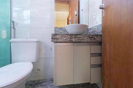 Casa à venda com 105m², 3 quartos e 1 vaga Casa à venda com 105m², 3 quartos e 1 vagaBanheiro social