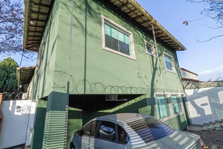 Casa à venda com 105m², 3 quartos e 1 vaga Casa à venda com 105m², 3 quartos e 1 vagaFachada