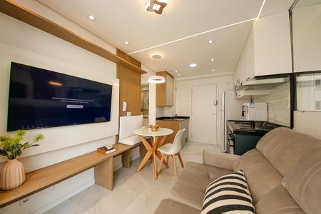 Sala e Cozinha de apartamento para alugar com 1 quarto, 38m² em Vila Graciosa, São Paulo