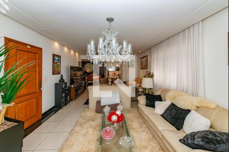 Apartamento para alugar com 5 quartos, 240m² em Buritis, Belo Horizonte