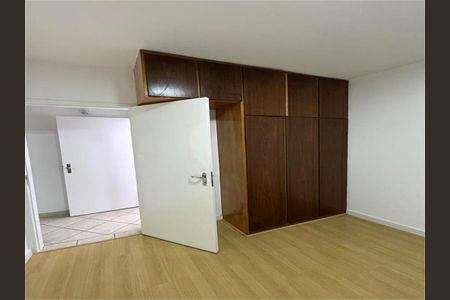 Casa à venda com 3 quartos, 250m² em Vila Basileia, São Paulo