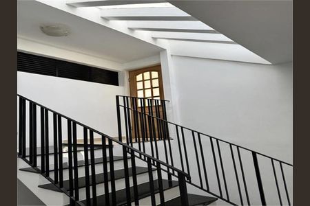 Casa à venda com 3 quartos, 250m² em Vila Basileia, São Paulo