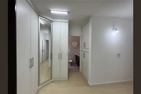Casa à venda com 3 quartos, 250m² em Vila Basileia, São Paulo
