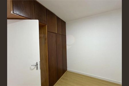 Casa à venda com 3 quartos, 250m² em Vila Basileia, São Paulo