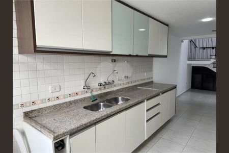 Casa à venda com 3 quartos, 250m² em Vila Basileia, São Paulo