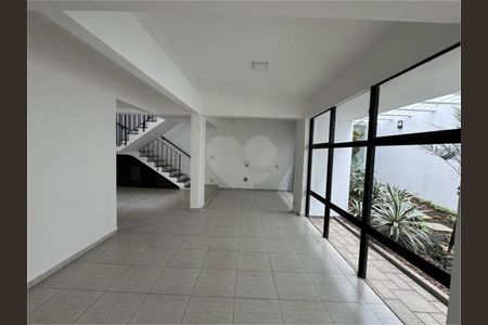 Casa à venda com 3 quartos, 250m² em Vila Basileia, São Paulo
