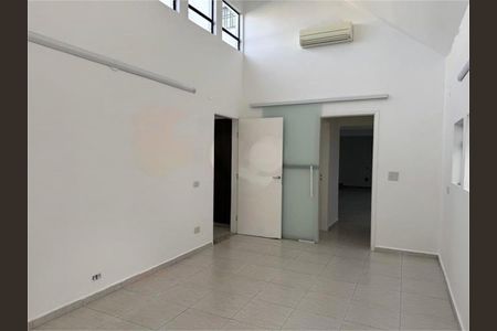 Casa à venda com 3 quartos, 250m² em Vila Basileia, São Paulo