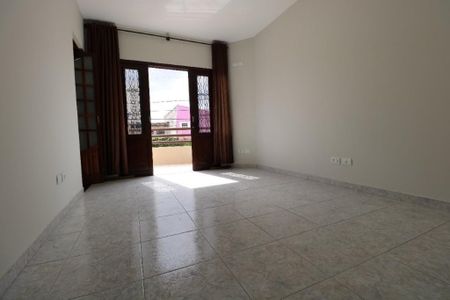 Casa à venda com 4 quartos, 330m² em Vila Carrão, São Paulo