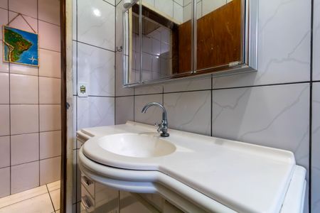 Casa à venda com 100m², 2 quartos e 2 vagas Casa à venda com 100m², 2 quartos e 2 vagasBanheiro