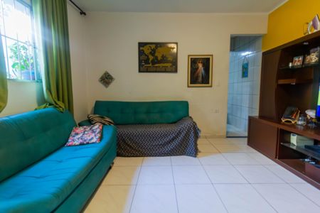 Casa à venda com 100m², 2 quartos e 2 vagas Casa à venda com 100m², 2 quartos e 2 vagasSala