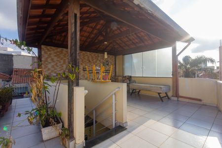 Casa à venda com 100m², 2 quartos e 2 vagas Casa à venda com 100m², 2 quartos e 2 vagasTerraço