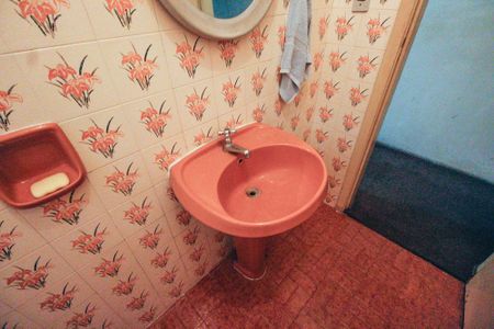 Casa à venda com 150m², 3 quartos e 2 vagas Casa à venda com 150m², 3 quartos e 2 vagasBanheiro 1