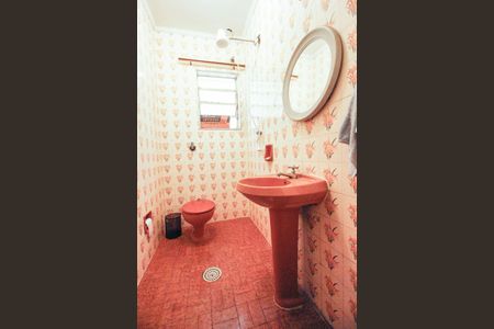 Casa à venda com 150m², 3 quartos e 2 vagas Casa à venda com 150m², 3 quartos e 2 vagasBanheiro 1