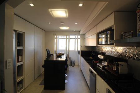 Apartamento à venda com 151m², 2 quartos e 2 vagasCozinha