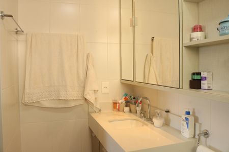 Apartamento à venda com 88m², 2 quartos e 2 vagasBanheiro da Suíte 