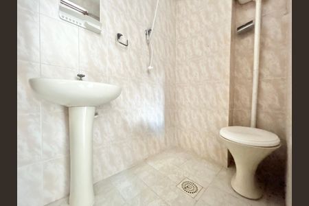 Casa à venda com 166m², 3 quartos e 2 vagasBanheiro 2