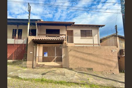 Casa à venda com 166m², 3 quartos e 2 vagasFachada 