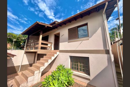 Casa à venda com 166m², 3 quartos e 2 vagasFachada