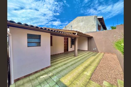 Casa à venda com 166m², 3 quartos e 2 vagasPátio