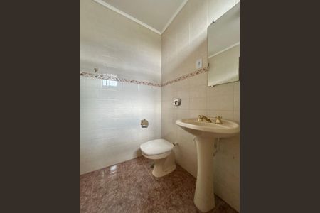 Casa à venda com 166m², 3 quartos e 2 vagasBanheiro