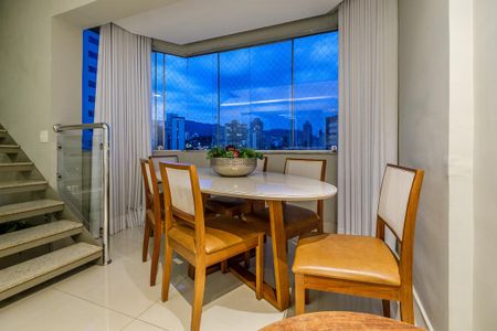 Sala de apartamento para alugar com 3 quartos, 153m² em Funcionários, Belo Horizonte