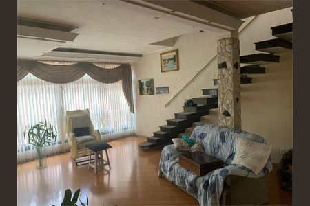 Casa à venda com 4 quartos, 220m² em Vila Monumento, São Paulo